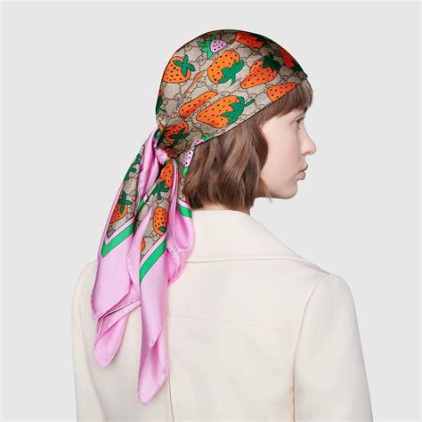 gucci strawberry scarf